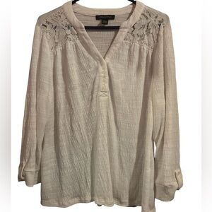 Carolyn Taylor Women's Cream Lace Accent Blouse size L - excellent condition